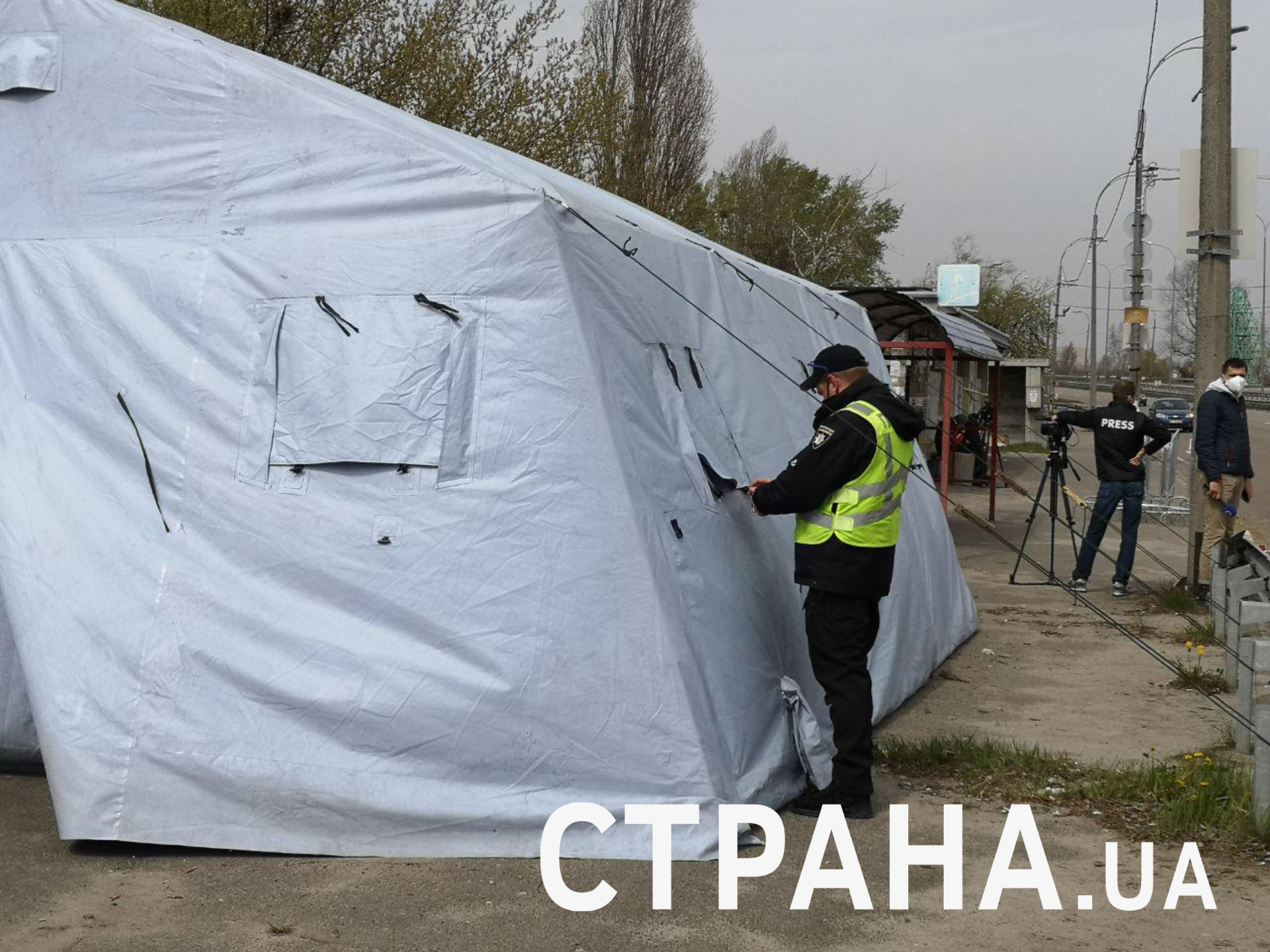 Палатка у КПП на Бориспольском шоссе