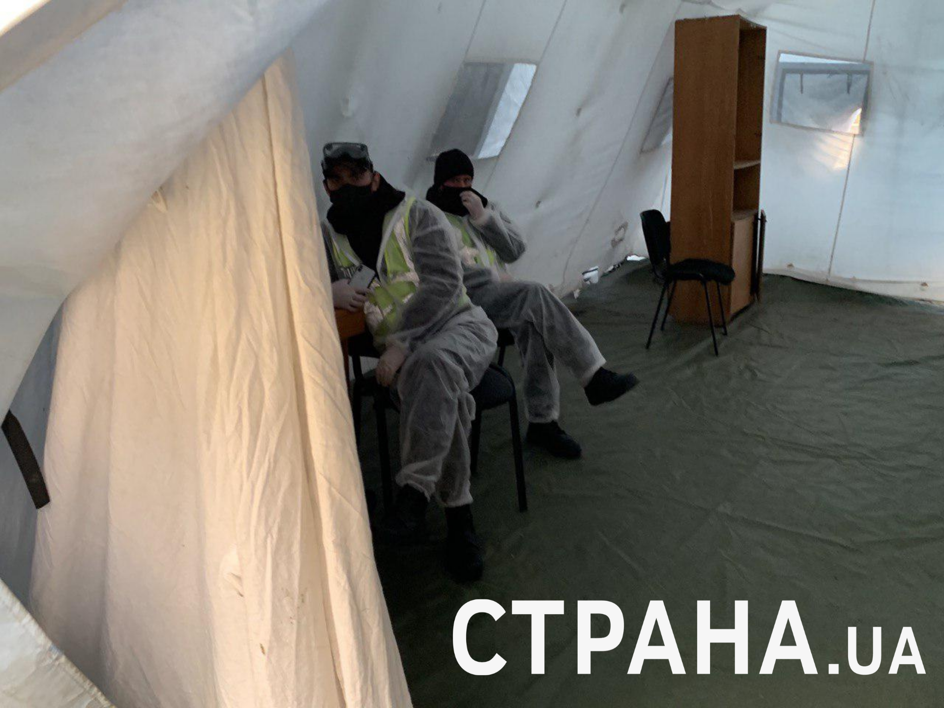 Палатка у КПП на Бориспольском шоссе 16 апреля