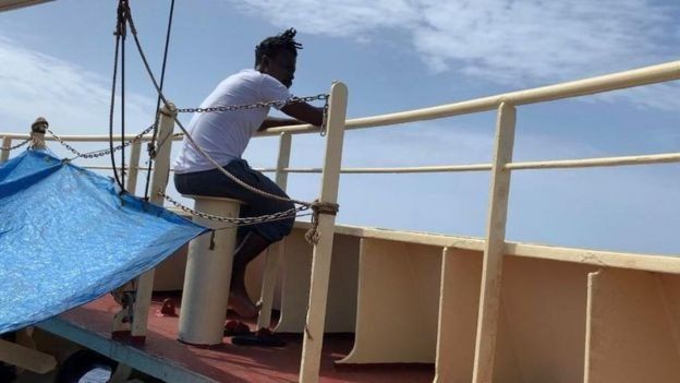 Украинский капитан спас в Средиземном море мигрантов, фото Maersk