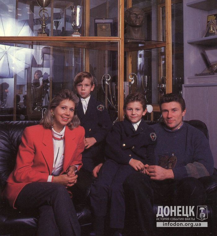 Сергей Бубка с женой и сыновьями. 1994 год. Фото: Александр Стринадко