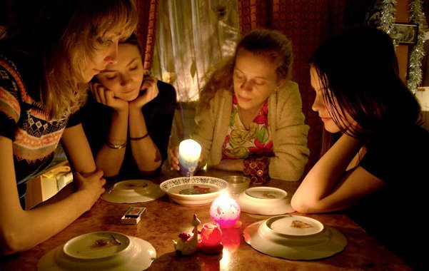 гадание на тарелках, фото radiotrek.rv.ua