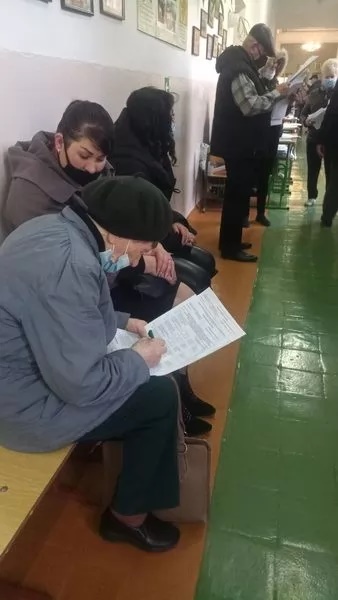 Житомирская область голосует без кабинок для голосования, фото Опоры
