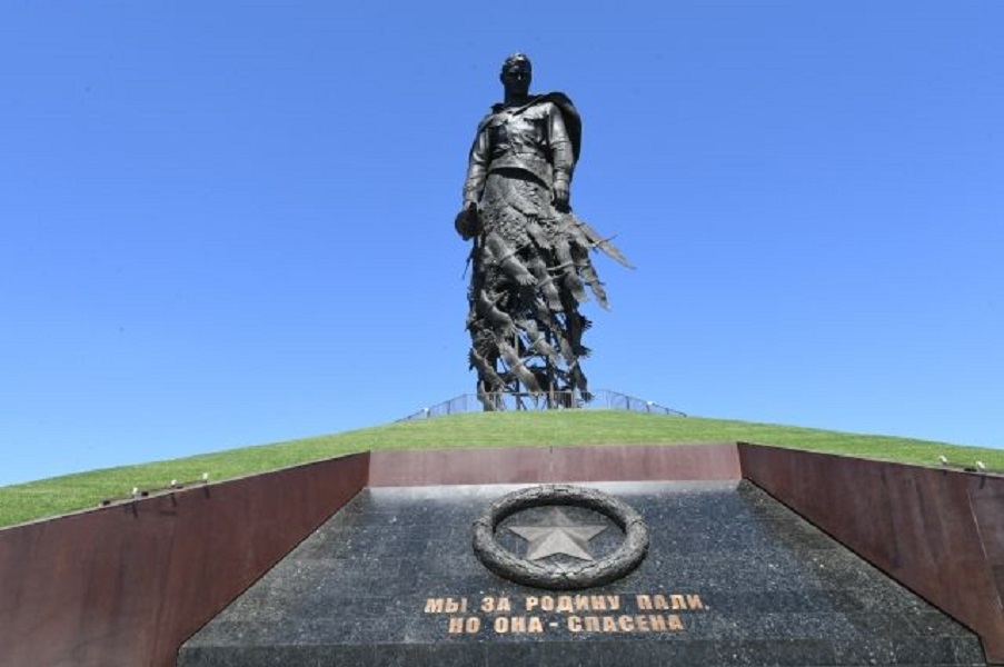 памятник советскому солдату в Тверской области