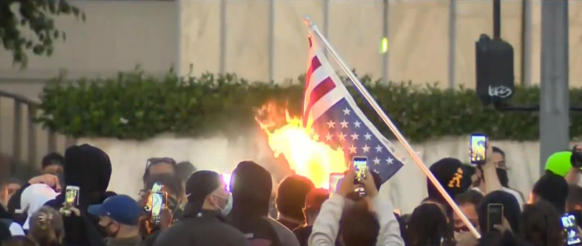 в Лос-Анджелесе сжут американский флаг в знак протеста