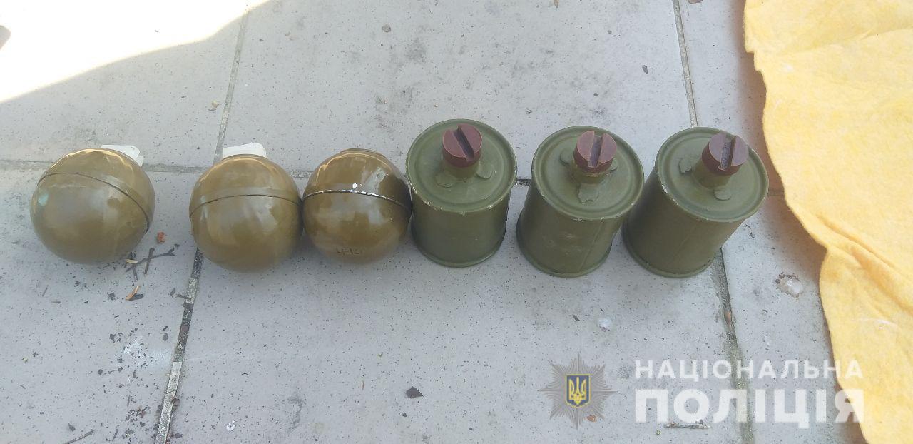 Военнослужащий сбывал оружие в Киеве