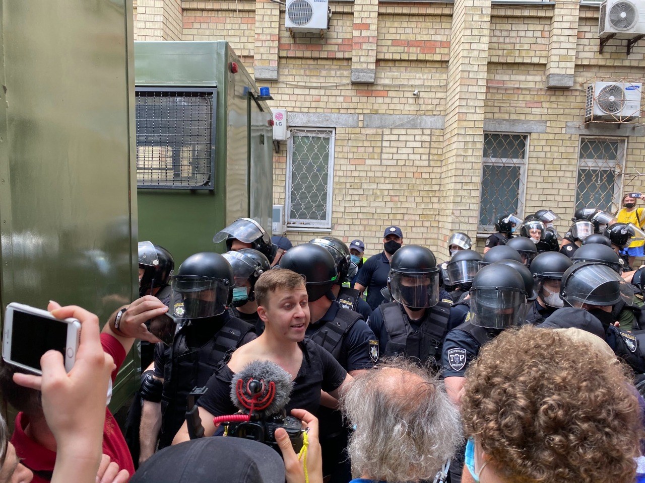задержание возле Шевченковского суда 15 июня