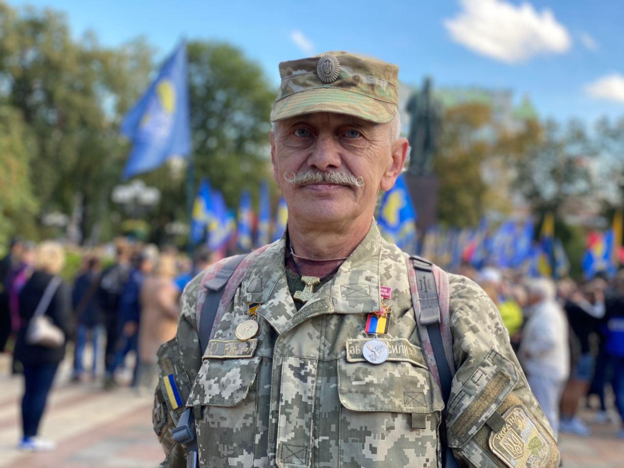украинский военный с усами