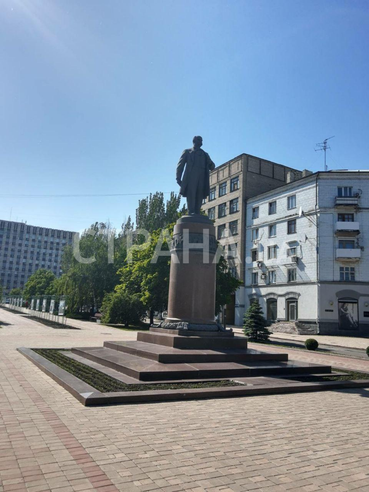 памятник Шевченко в Донецке