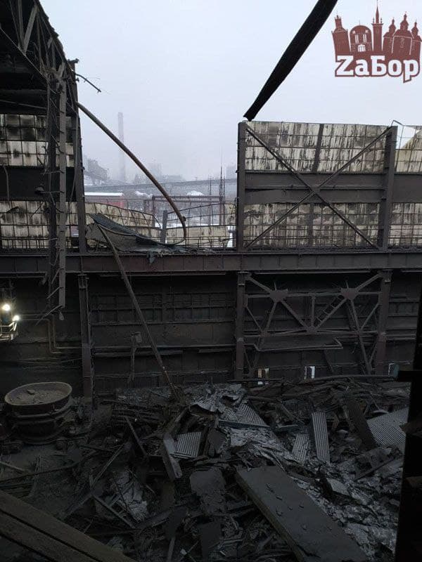 на Запорожском ферросплавном заводе обвалилась крыша