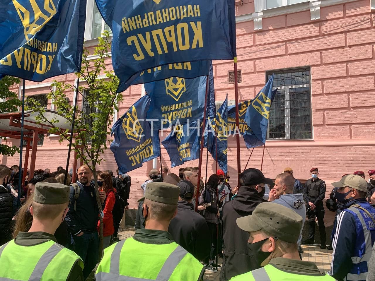 В Киеве Нацкорпус пикетирует Печерский суд