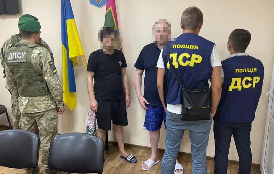 Двое криминальных авторитетов из России и Грузии прятались от пограничников в поле подсолнухов