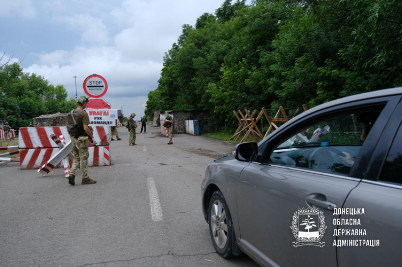 Через пункт пропуска "Новотроицкое" на Донбассе начали пропускать авто. Фото: dn.gov.ua