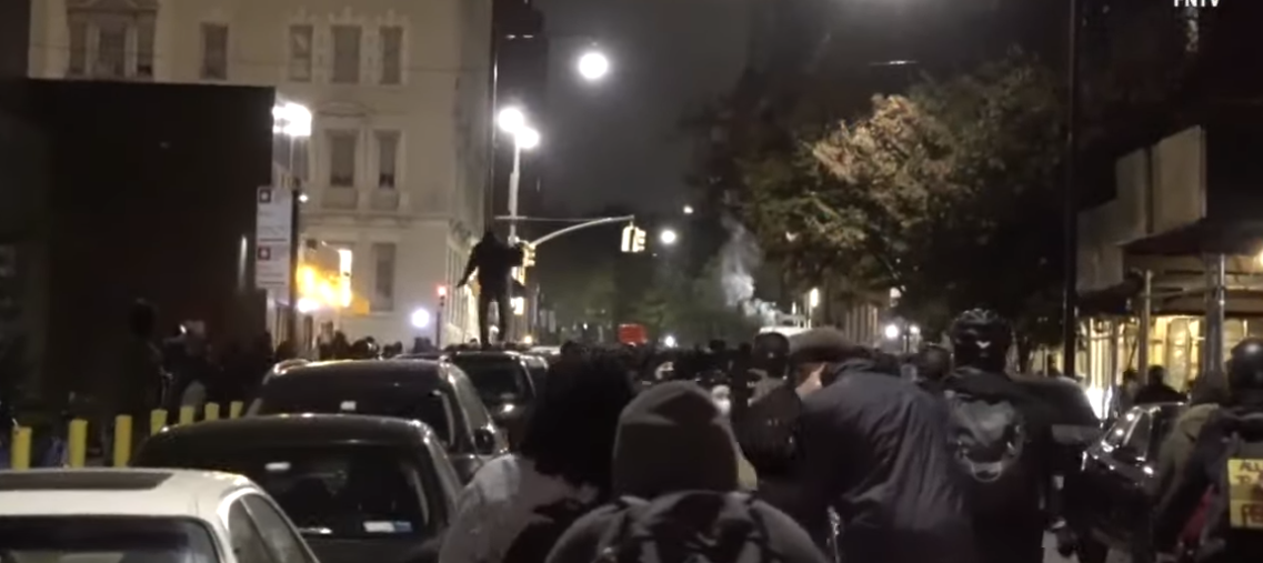 В Филадельфии вспыхнули протесты. Скриншот из видео