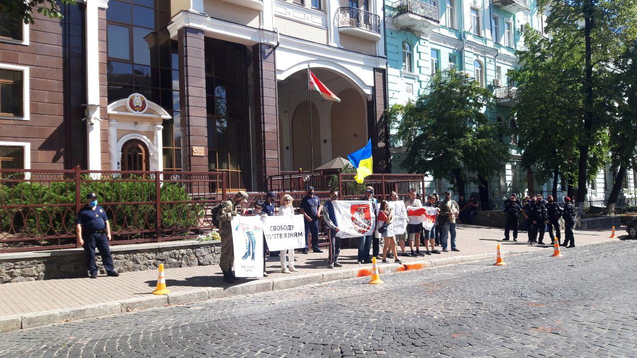 Акция солидарности с народом Беларуси в Киеве. Фото: "Страна"