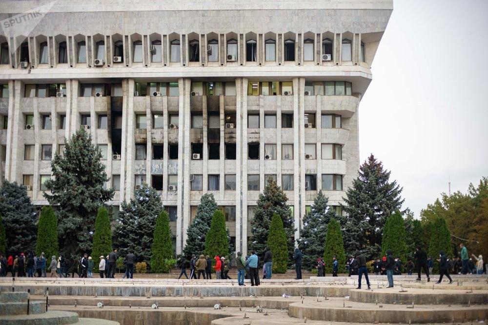 Что происходит в Бишкеке 6 октября. Фото из телеграм-канала РИА Новости