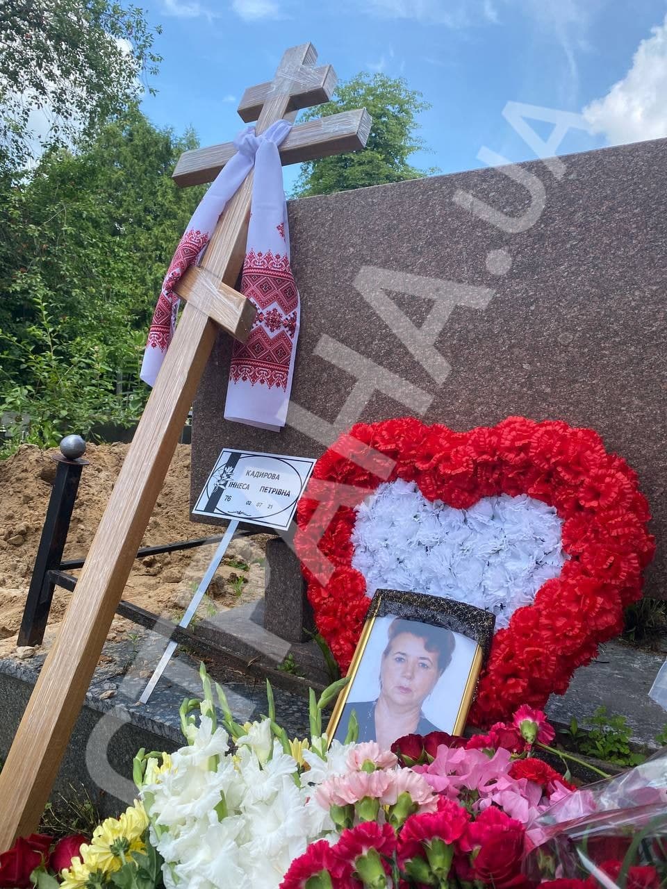 В Киеве похоронили мать Онищенко. Фото: Страна