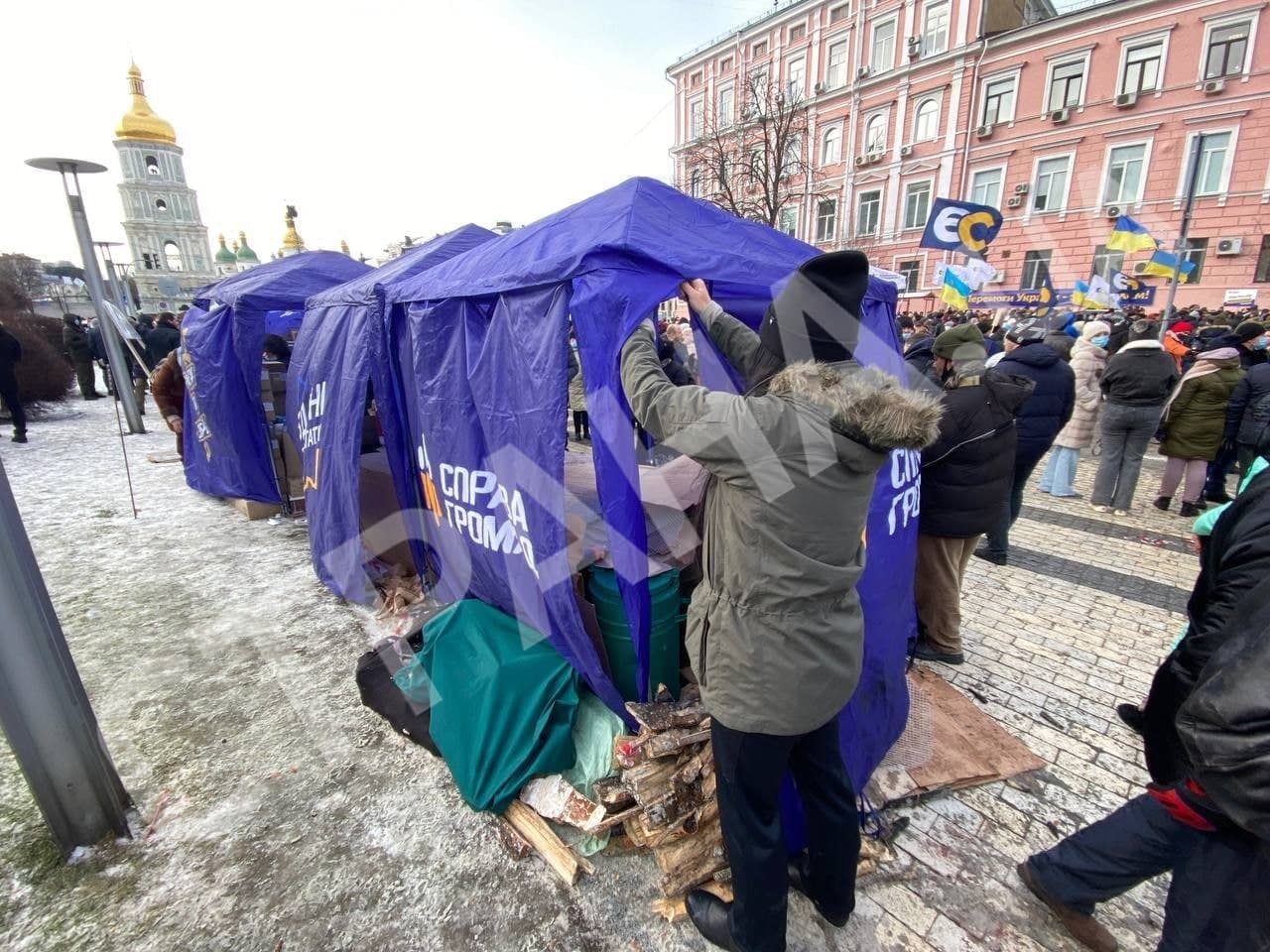 Сторонники Порошенко под судом. Фото: Страна
