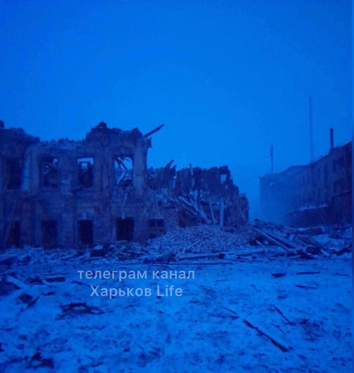 Ночью в Харькове разбомбили воинские части. Фото, видео