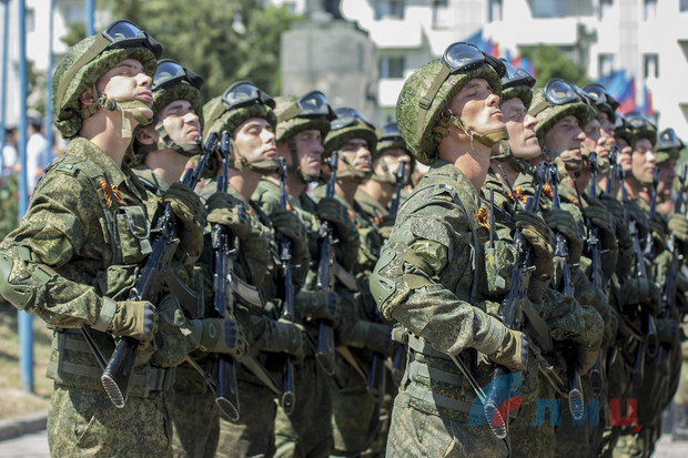 Парад победы в Луганске 24 июня. Фото: местные СМИ