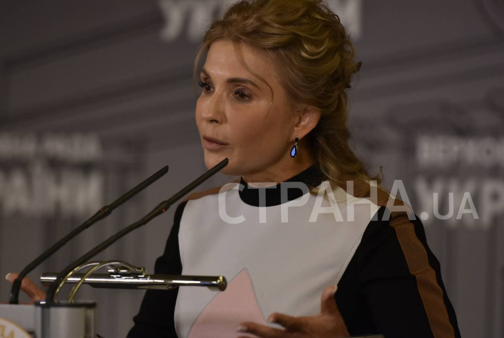 Юлия Тимошенко в Раде в новом образе. Фото: "Страна"