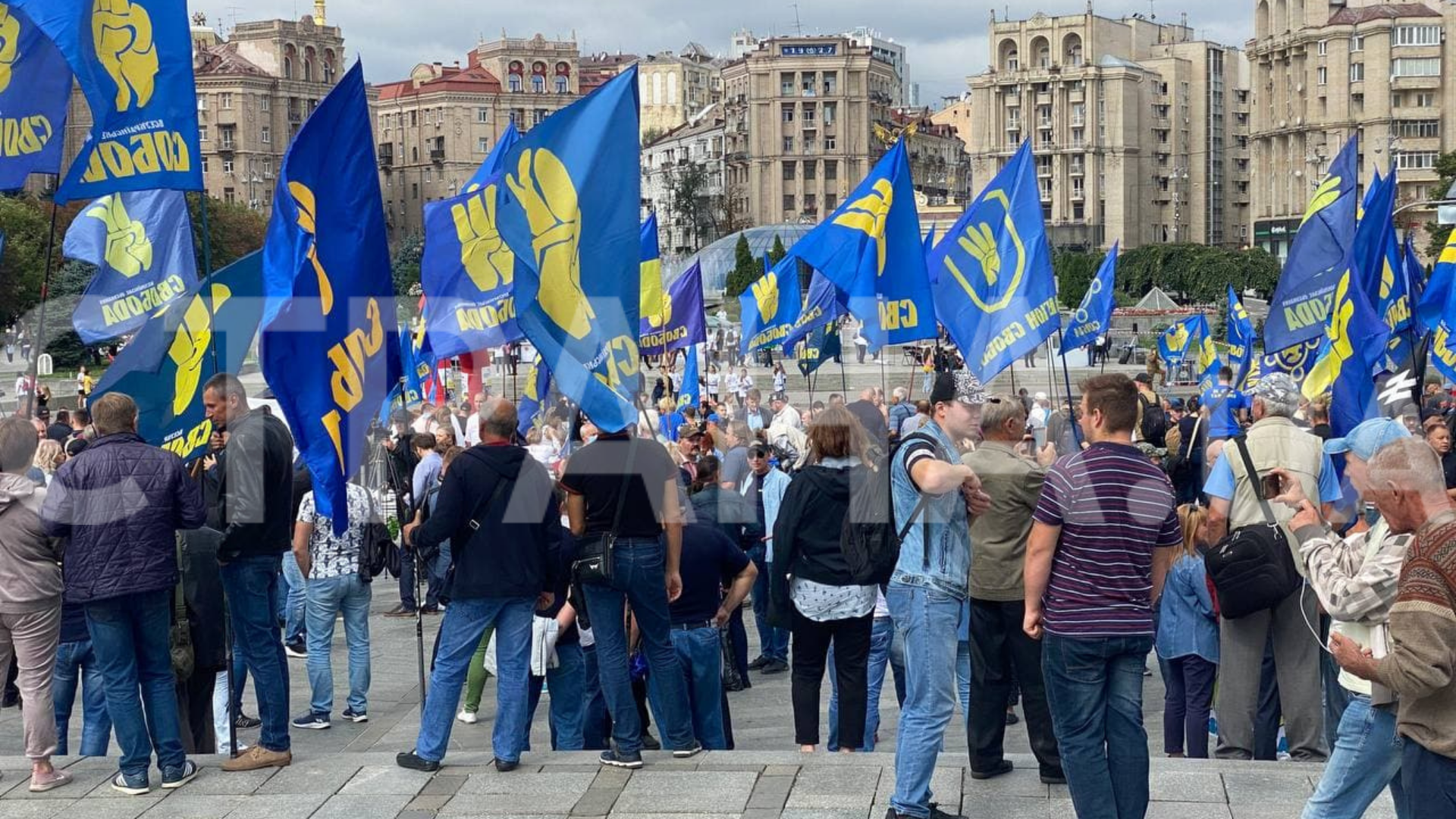 Свобода собирается на марш в центре Киева. Фото: Страна