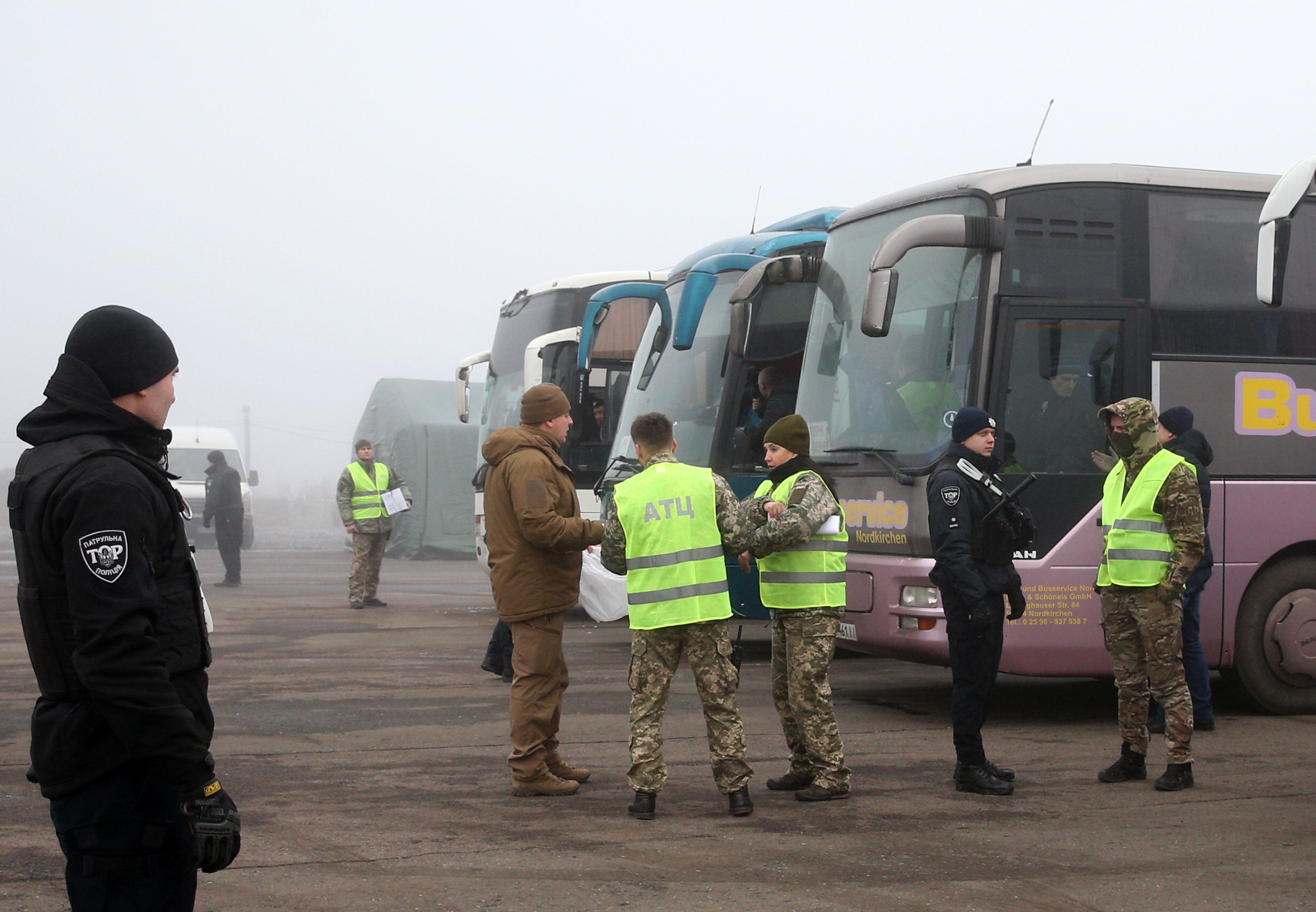 Обмен п. Обмен пленными. Обмен пленными между Россией и Украиной. Обмен пленными в Донбассе. Пять экс беркутовцев.