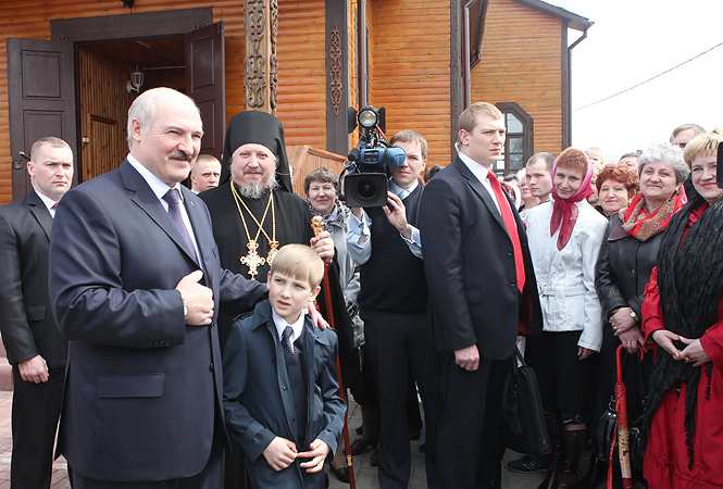 Коля Лукашенко в храме 2012 год
