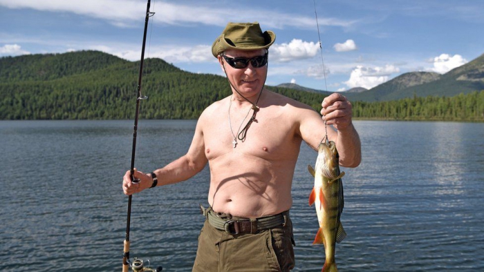 Путин с голым торсом