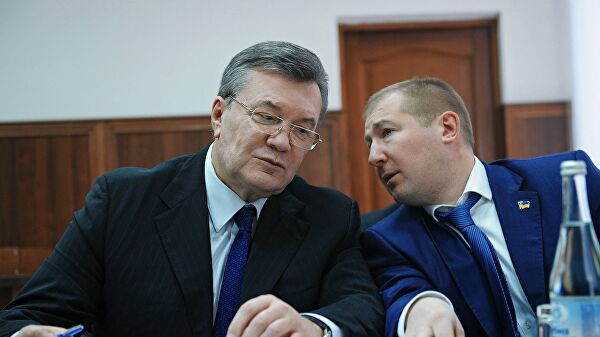 Виктор Янукович и его адвокат Виталий Сердюк из фирмы Aver Lex