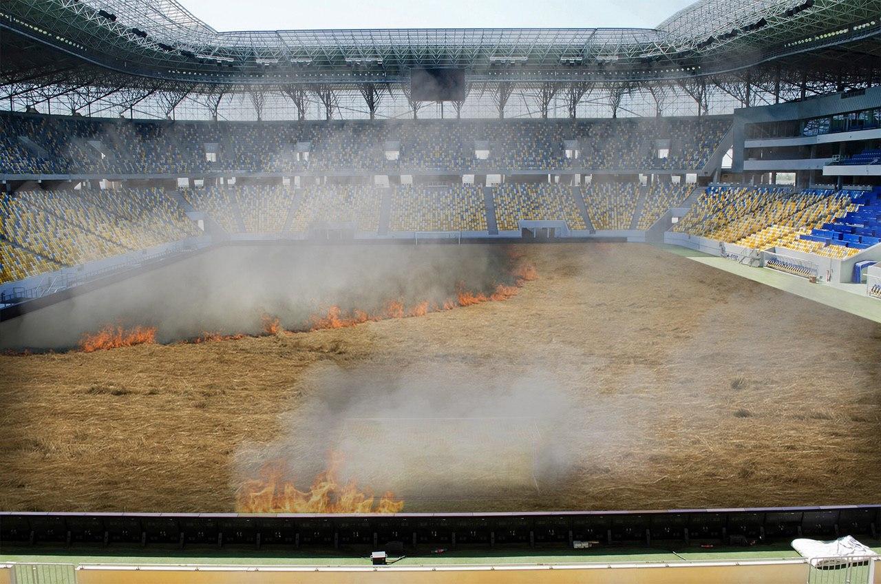 Фото "горящей" травы на стадионе "Динамо". Facebook