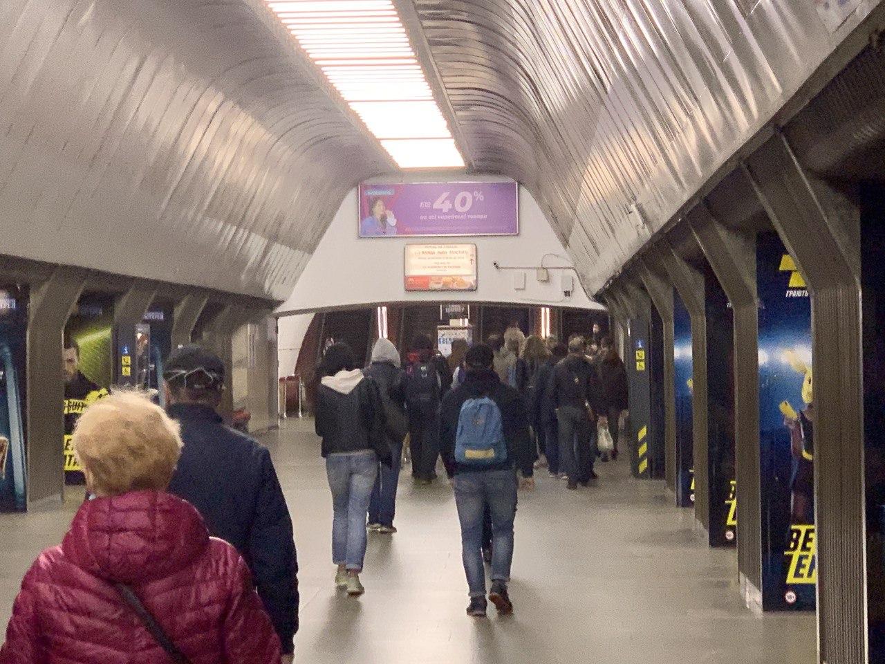 Пассажиры в киевском метро. Фото: "Страна"