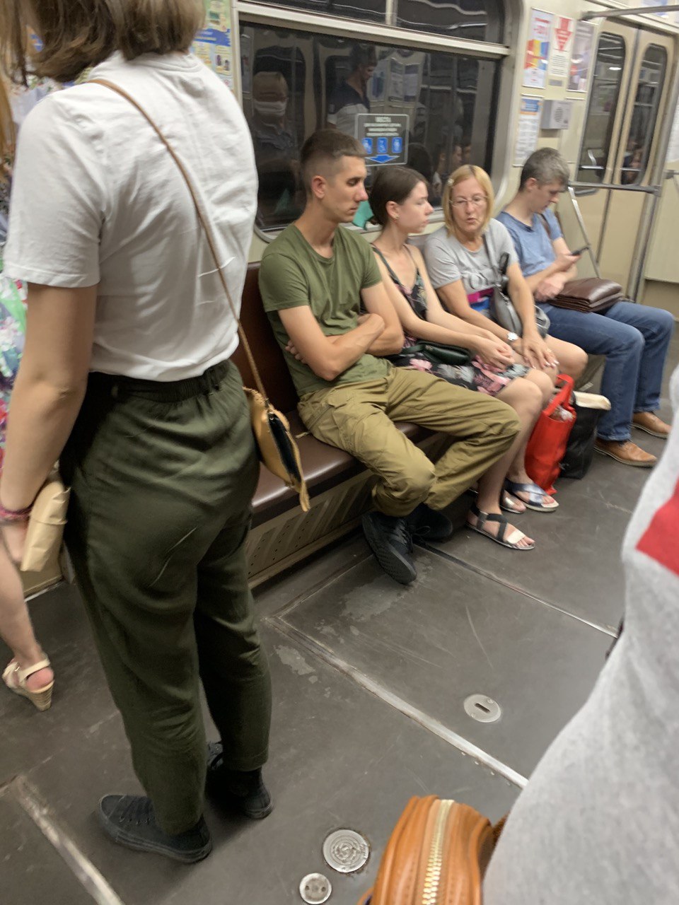 В Минске в метро никто не носит маски