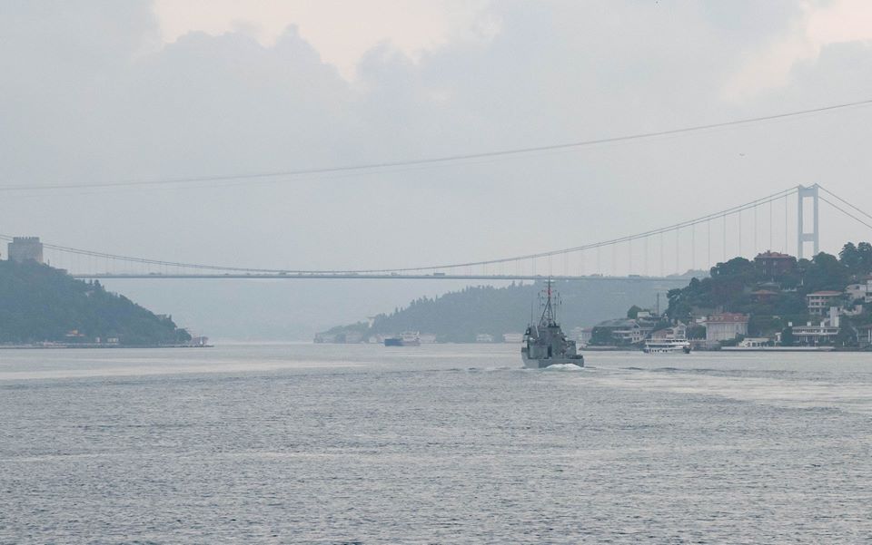 НАТО прислала в Черное море две группы кораблей