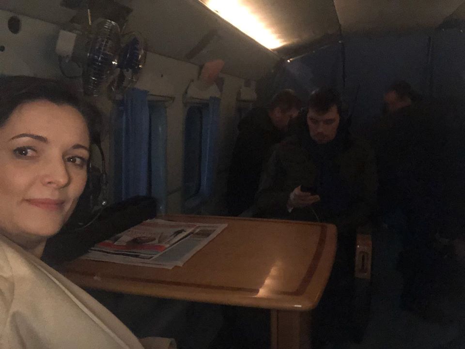 Скалецкая на борту самолета с Гончаруком