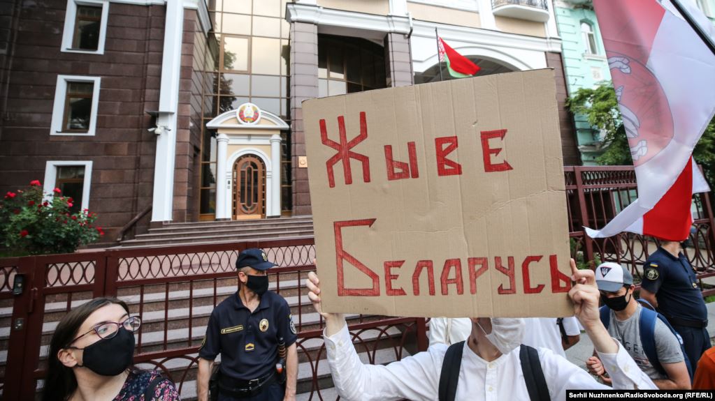 В Посольстве Беларуси отреагировали на протесты у своего здания