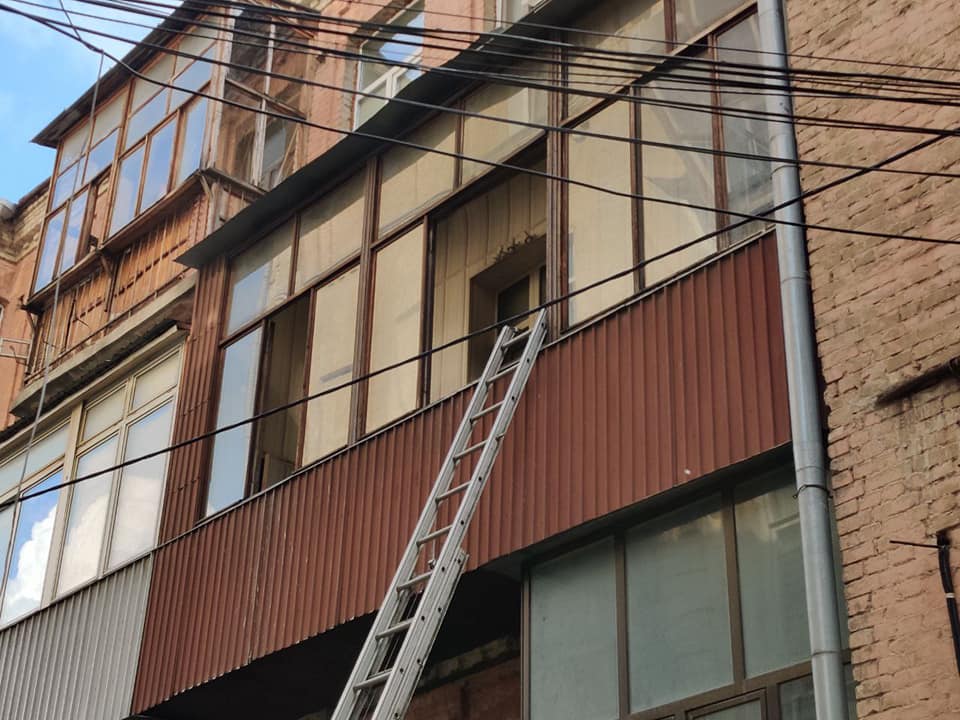 В Киеве во время пожара в квартире погибла женщина