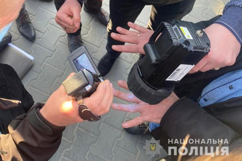В Хмельницкой области задержали главу ОТГ из-за взятки. Фото: hm.npu.gov.ua