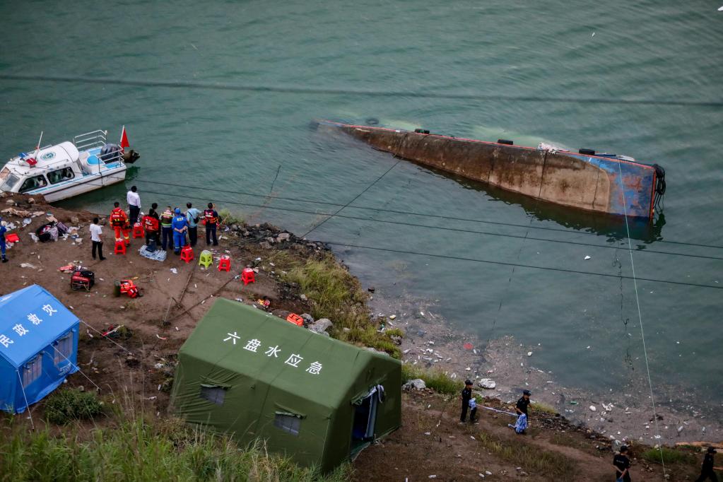 В Китае из-за опрокидывания судна погибли восемь человек. Фото