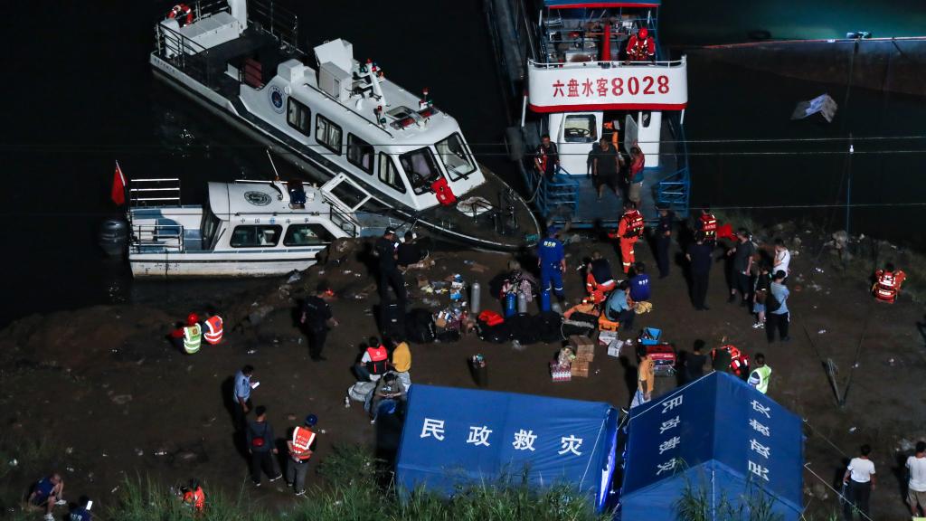 В Китае из-за опрокидывания судна погибли восемь человек. Фото