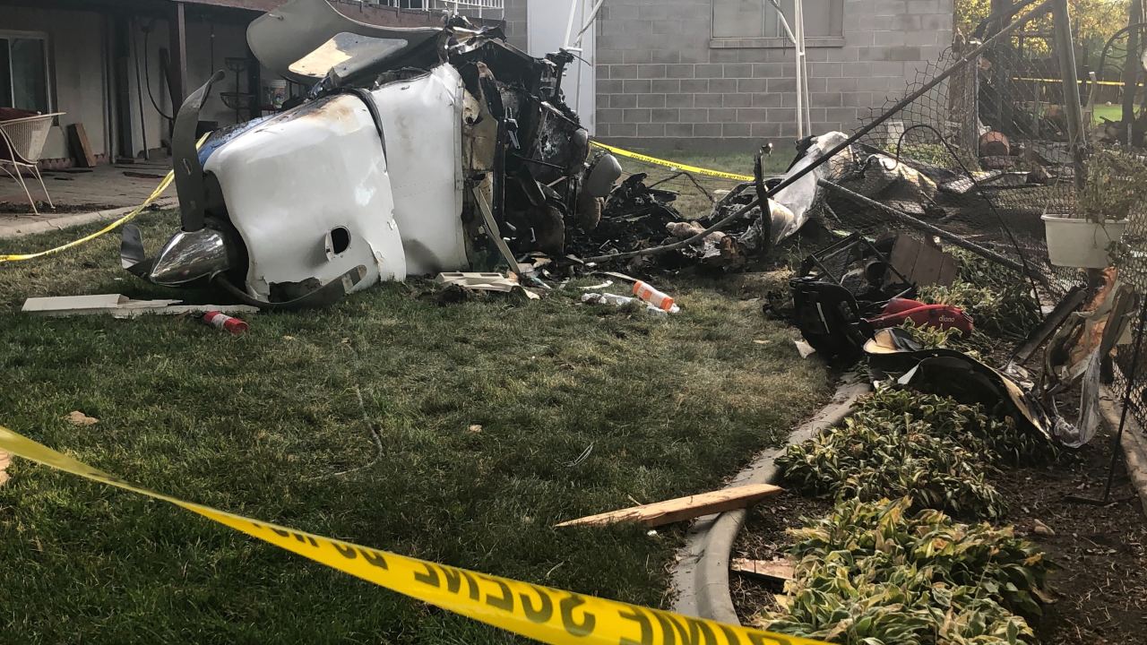 В американском штате Юта пассажирский самолет рухнул на дом, есть погибшие. Фото: fox13now