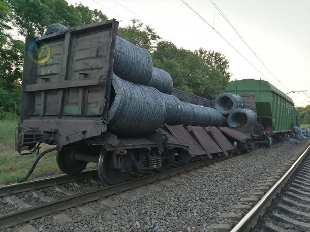 Под Днепром из-за аварии задерживаются 12 пассажирских поездов. Фото: Telegram/Вольногорск online
