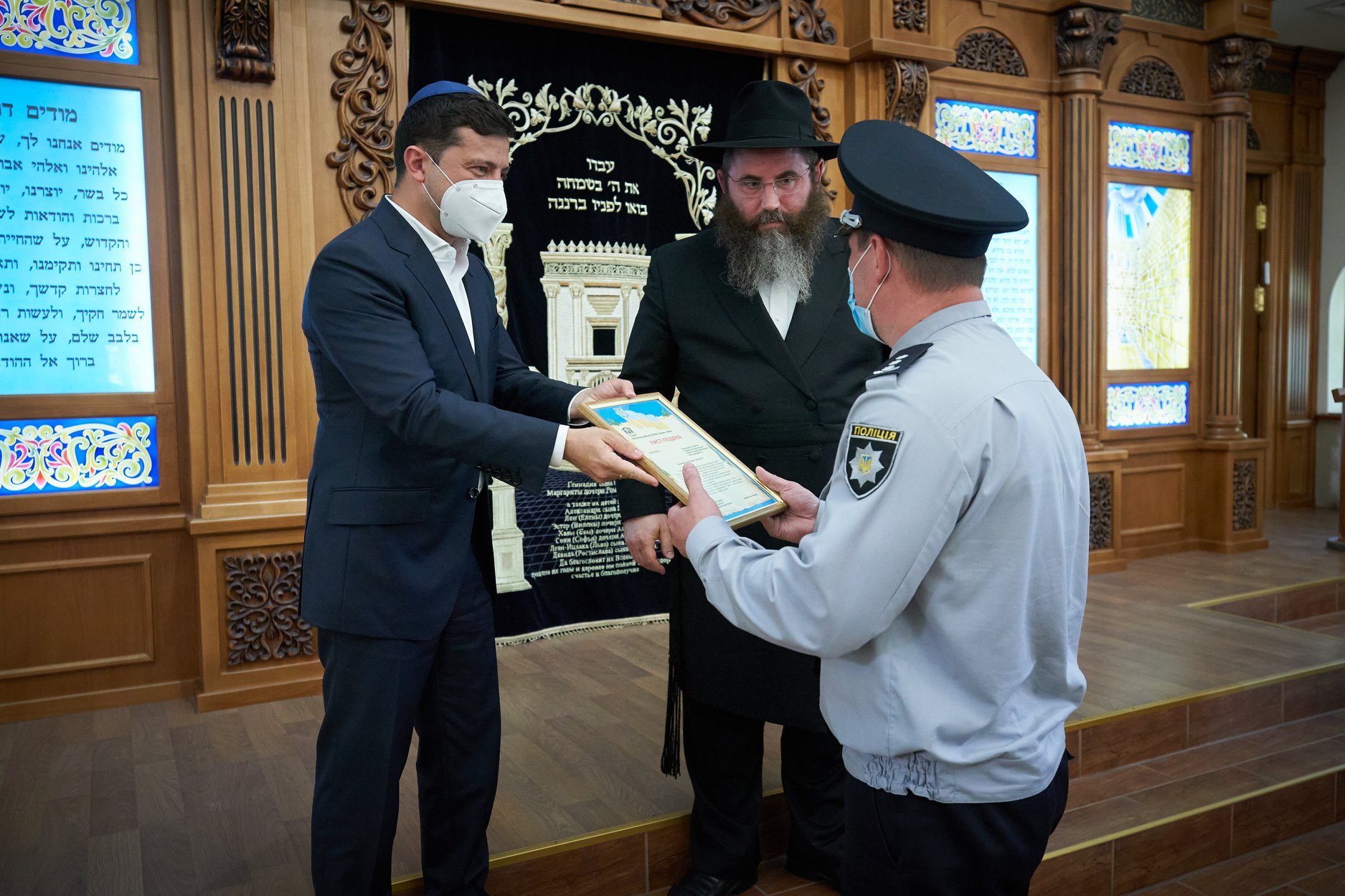 Зеленский в Херсоне посетил синагогу Хабад. Фото: facebook.com/president.gov.ua