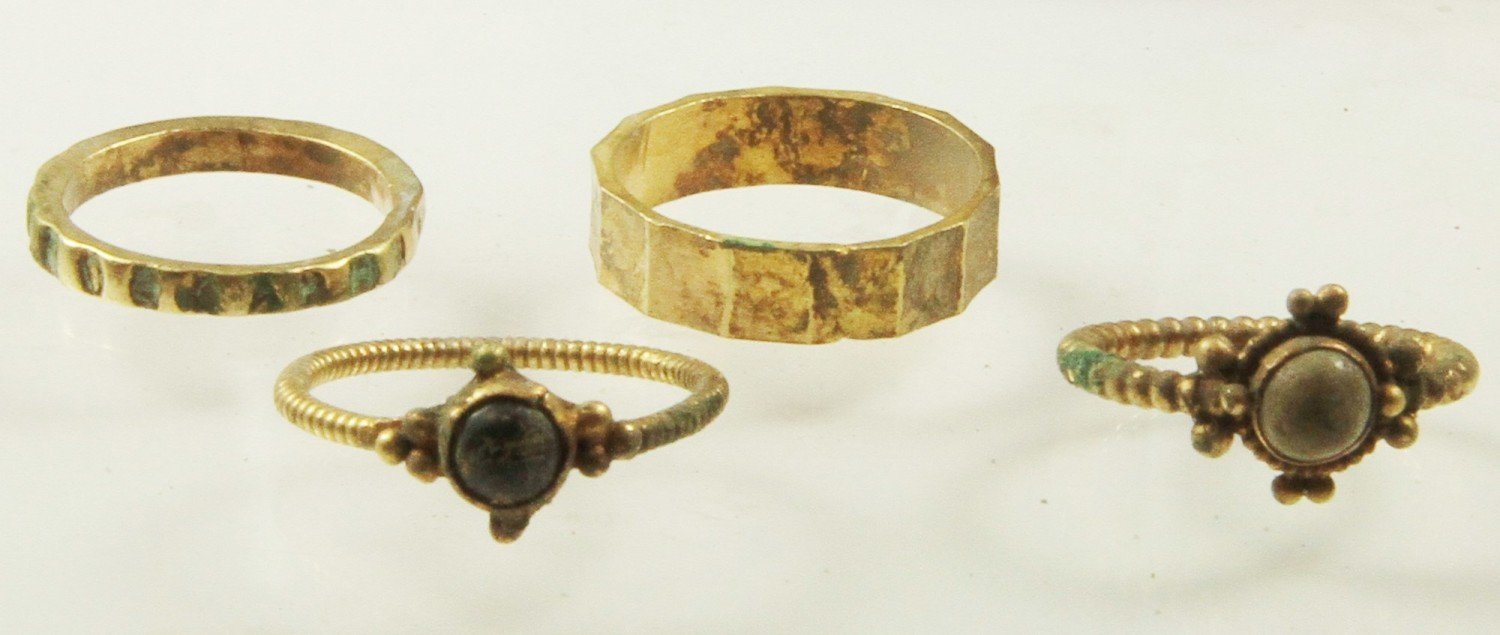 В Польше нашли обручальное кольцо и тысячи монет. Фото: thehistoryblog.com