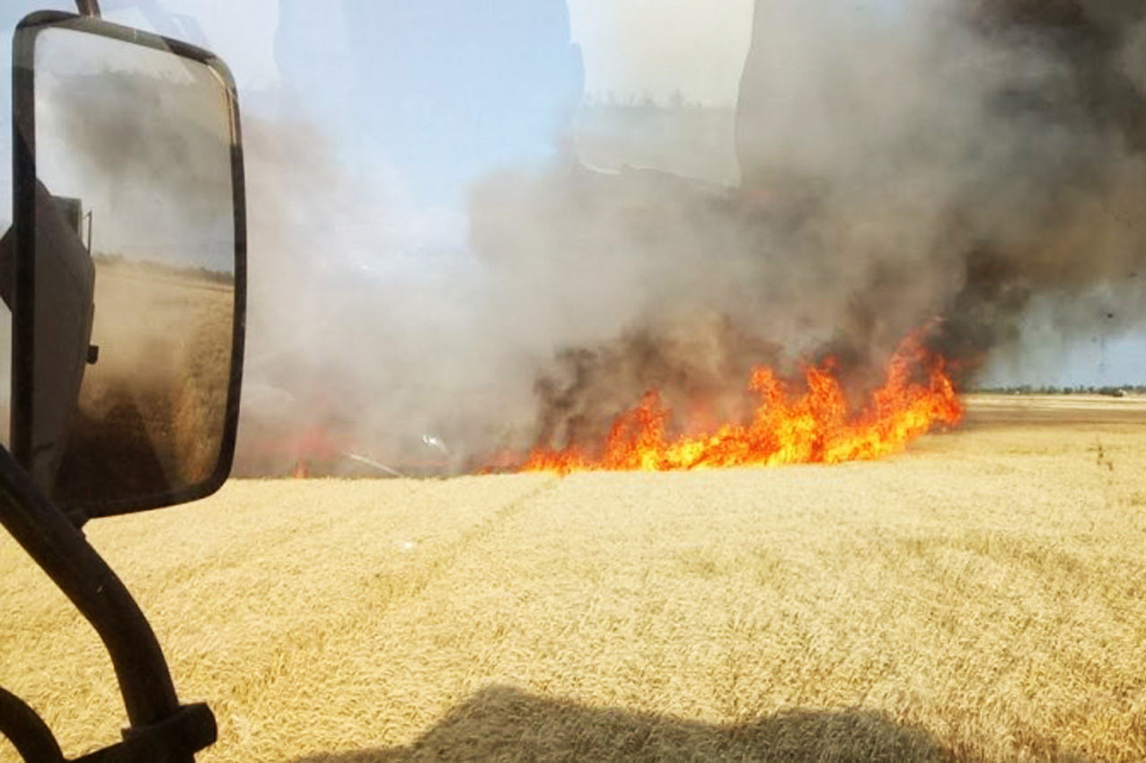 В Хмельницкой области пожар уничтожил 16 гектаров пшеницы. Фото: km.dsns.gov.ua