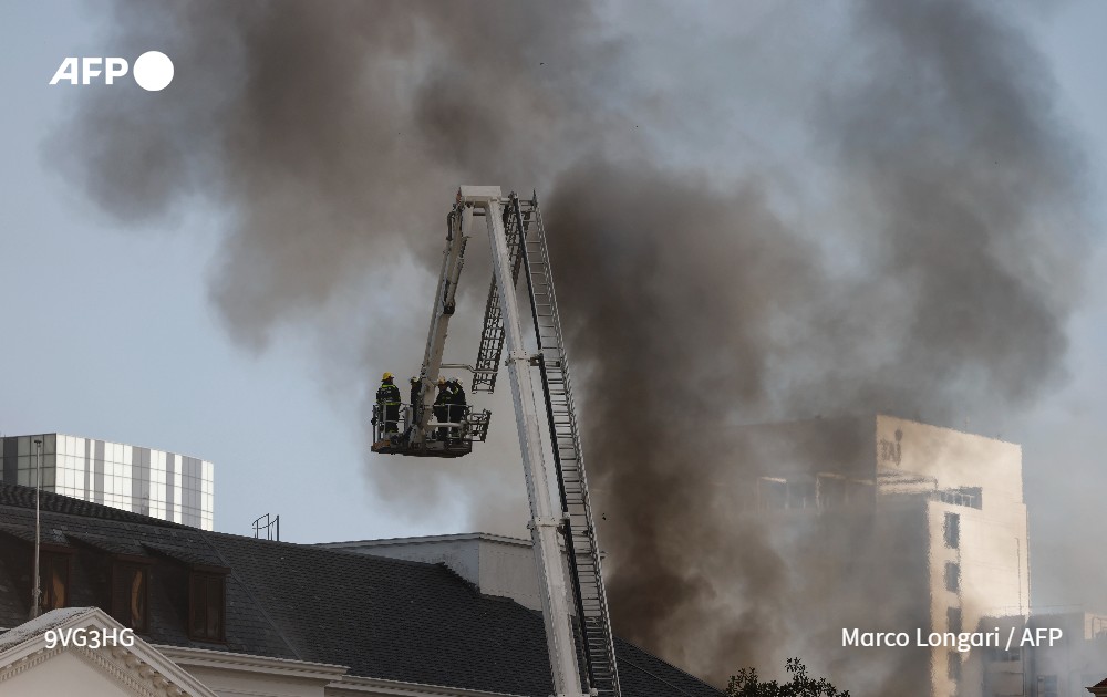 Пожар в парламенте ЮАР. Фото: twitter.com/AFP