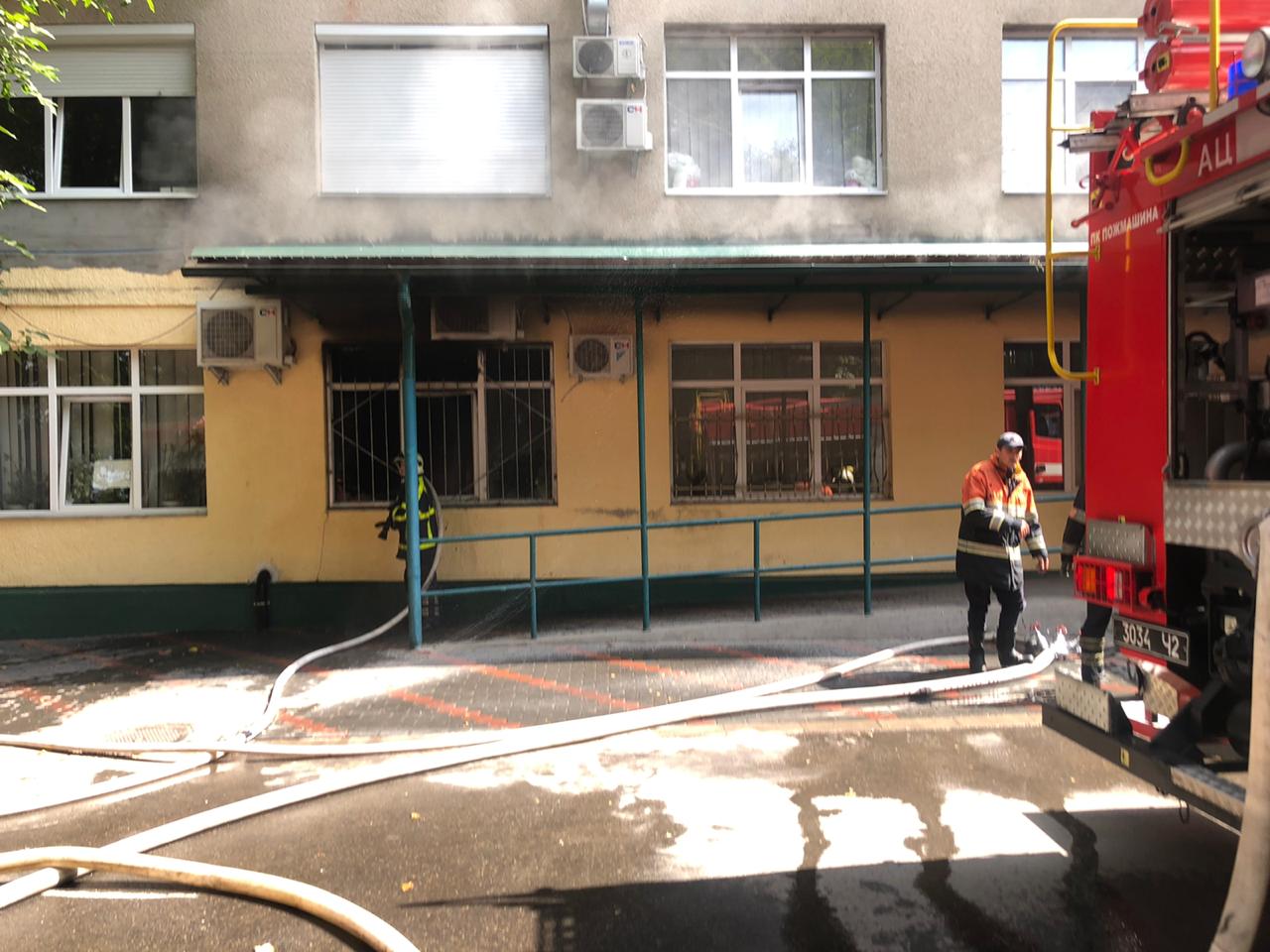 На Закарпатье произошло возгорание в районной больнице. Фото: zk.dsns.gov.ua
