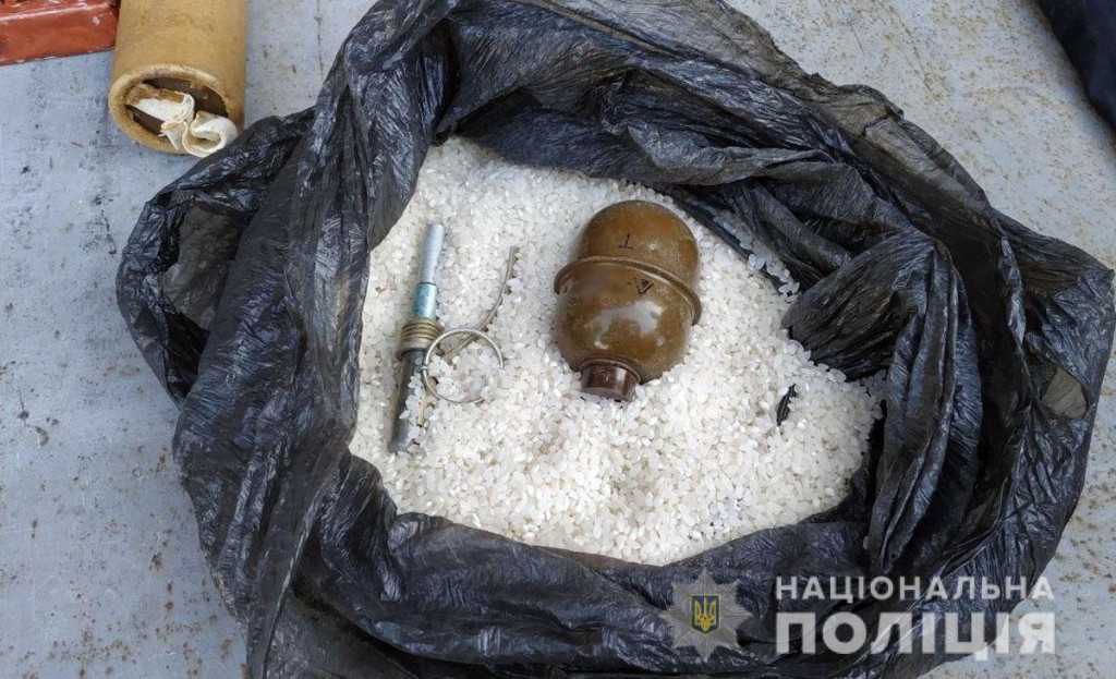 В Авдеевке через почту пытались переслать гранаты и взрывчатку. Фото: police.dn.ua