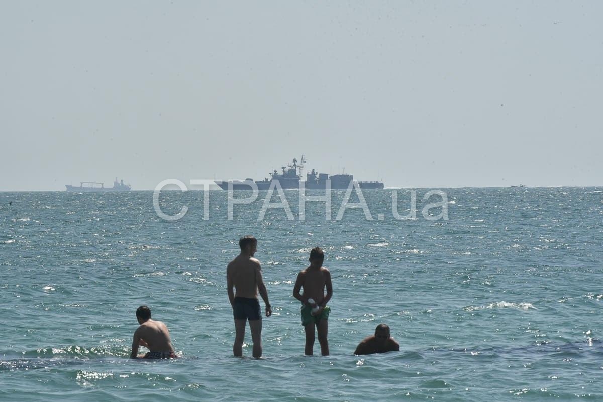Зеленский взял участие в военно-морском параде в Одессе. Фото: Страна