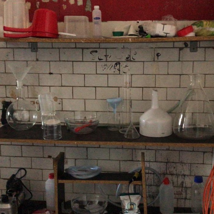 В Киеве накрыли лабораторию по производству метадона, организованную бывшим полицейским. Фото: Facebook / Пресс-служба Прокуратуры Киева 