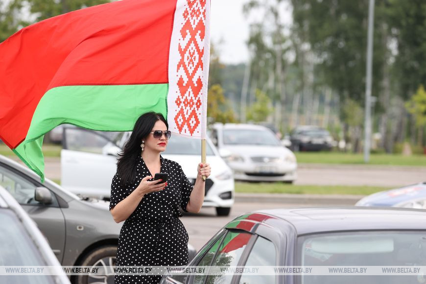 В Минске более 100 водителей присоединились к автопробегу в поддержку Лукашенко. Фото: БЕЛТА